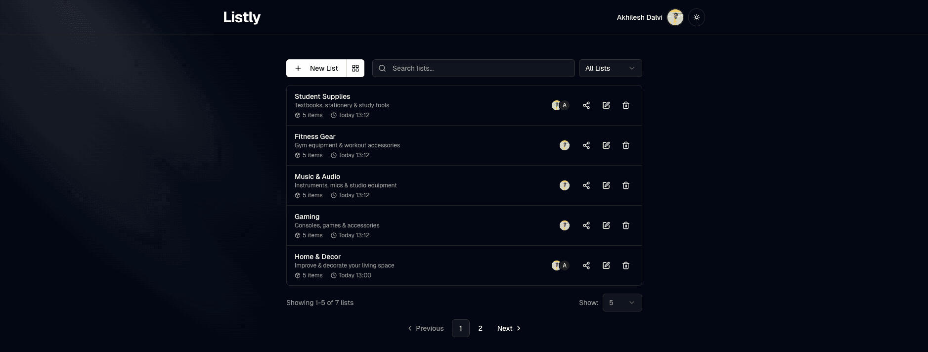 Listly app screenshot in dark mode